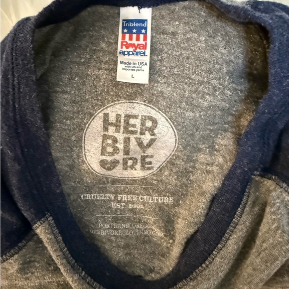 Bundle Deal – 2 Herbivore Vegan-Friendly Items (Long Sleeve Shirt + Sweatshirt) - Picture 5 of 12